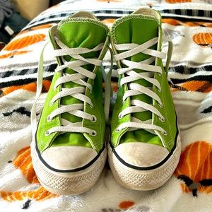 Bright lime green converse chucks 👟